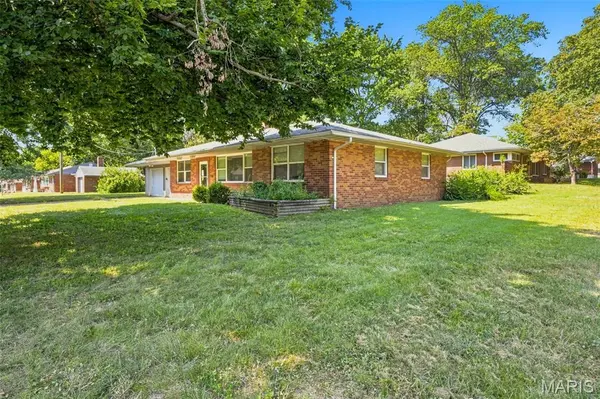 201 Wooster DR, St Louis, MO 63135