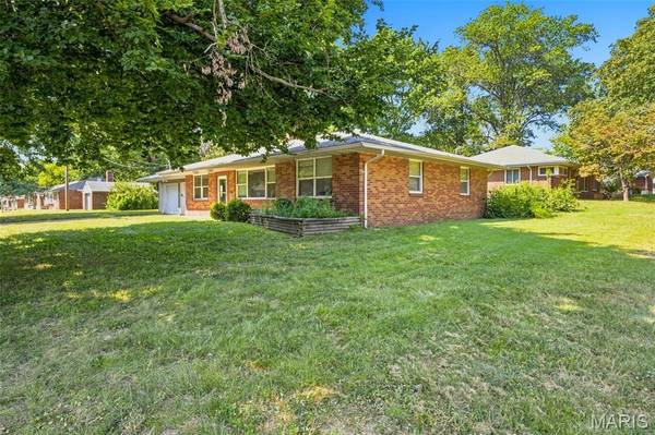 201 Wooster DR, St Louis, MO 63135
