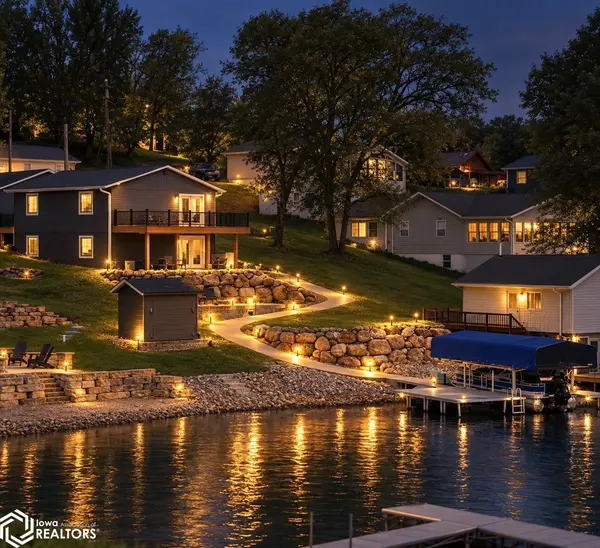 4223 W Lakeshore DR, Brooklyn, IA 52211