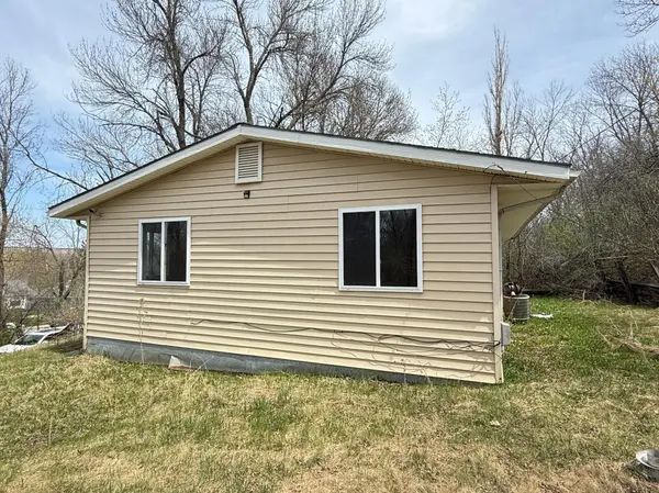 622 Valley AVE SE, Valley City, ND 58072
