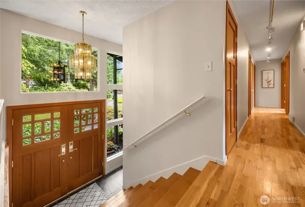 6039 NE 202nd ST, Kenmore, WA 98028