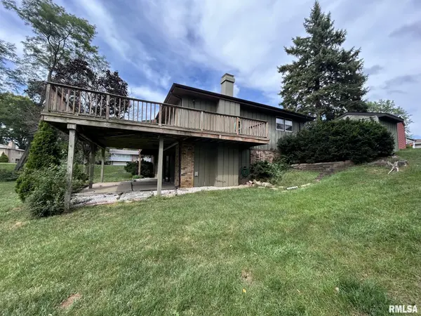 1612 SUMMIT DR, Pekin, IL 61554
