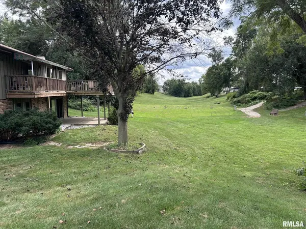 1612 SUMMIT DR, Pekin, IL 61554