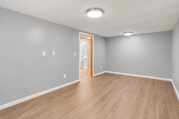 222 College St, Burns, TN 37029
