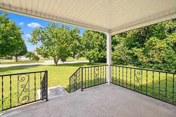 222 College St, Burns, TN 37029
