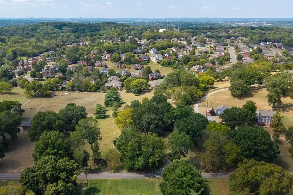 179 Clifftop Dr, Hendersonville, TN 37075