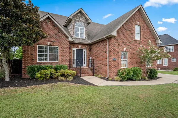 1921 Walking Dr, Murfreesboro, TN 37130