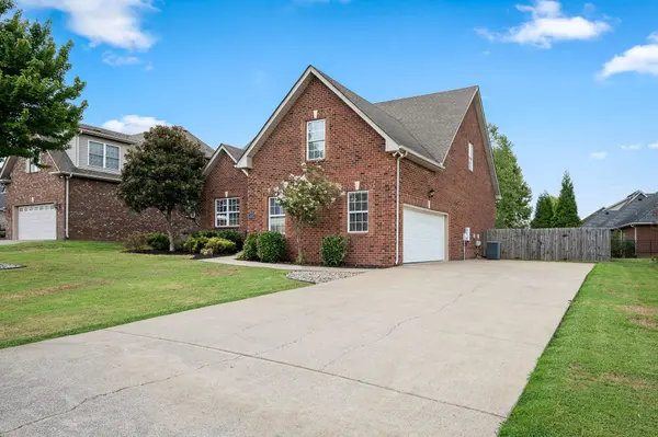 1921 Walking Dr, Murfreesboro, TN 37130