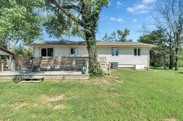 4936 NW County Line Rd, Benton, KS 67017