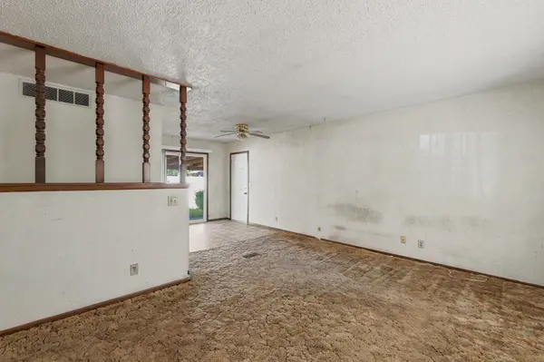 1053 N Compton St, Wichita, KS 67212