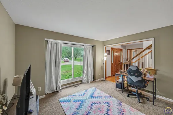 3220 SW Mowbray RD, Topeka, KS 66614
