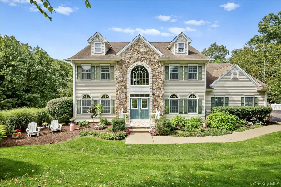 20 Parkview CIR, Carmel, NY 10512