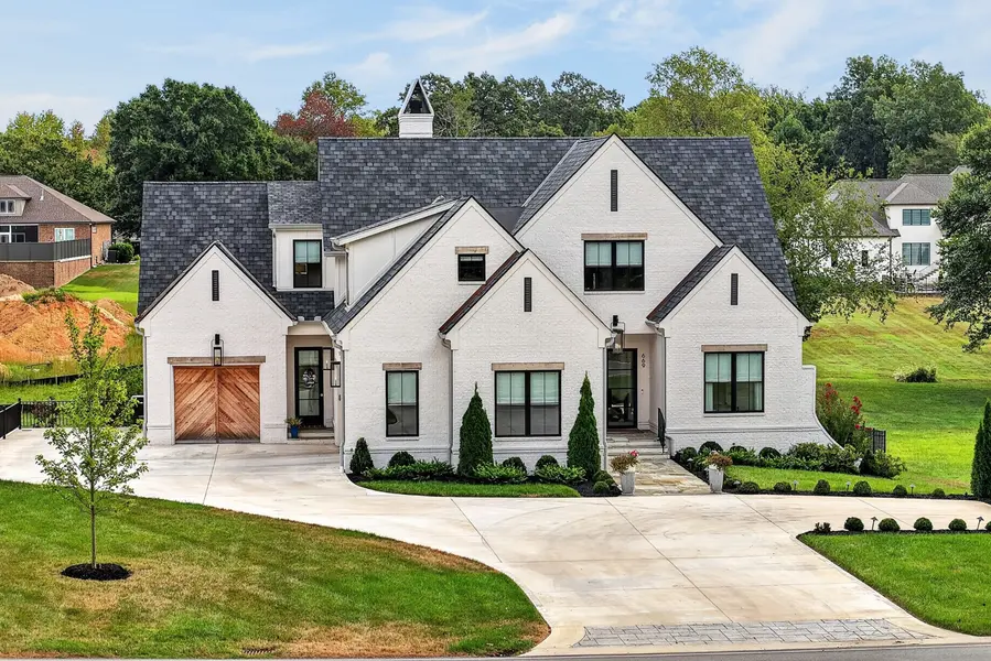 669 Fisk Rd, Cookeville, TN 38501