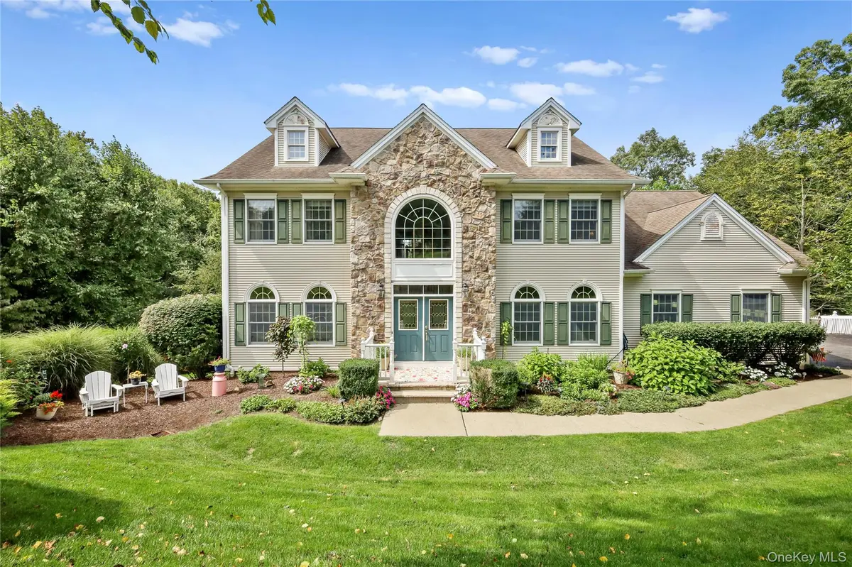 20 Parkview CIR, Carmel, NY 10512