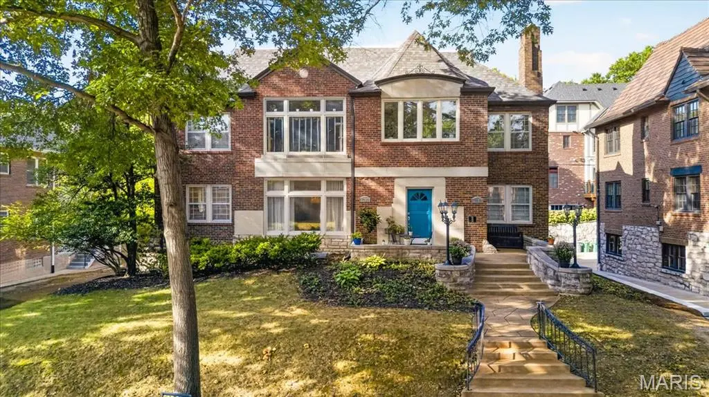 7509 Cromwell DR, St Louis, MO 63105