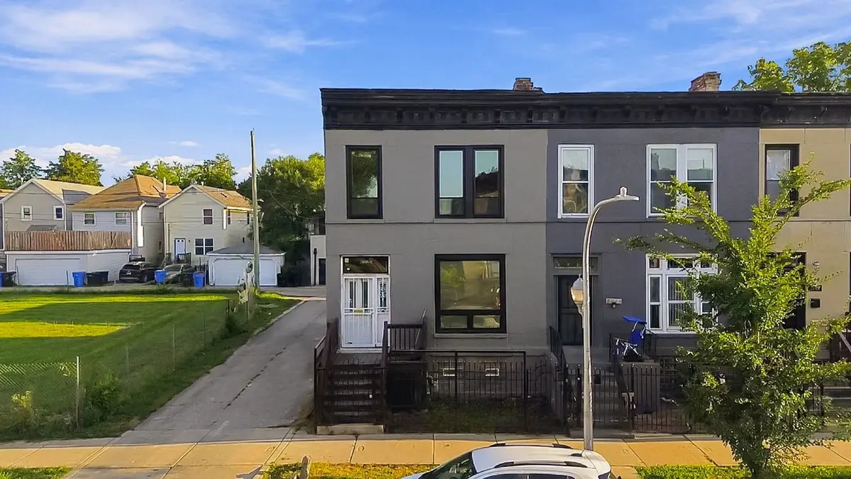2739 W Maypole AVE, Chicago, IL 60612