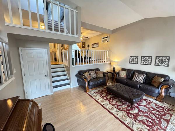 1 Hawthorne CT, Fishkill, NY 12524