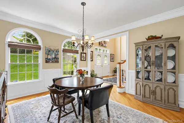 20 Parkview CIR, Carmel, NY 10512