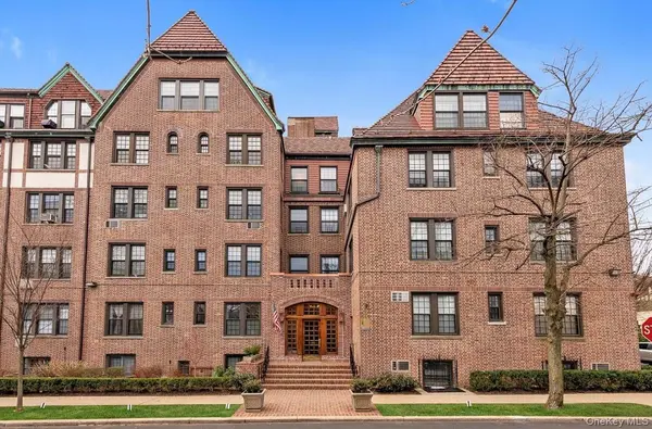 6 Burns ST #120, Forest Hills, NY 11375