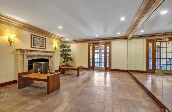 6 Burns ST #120, Forest Hills, NY 11375