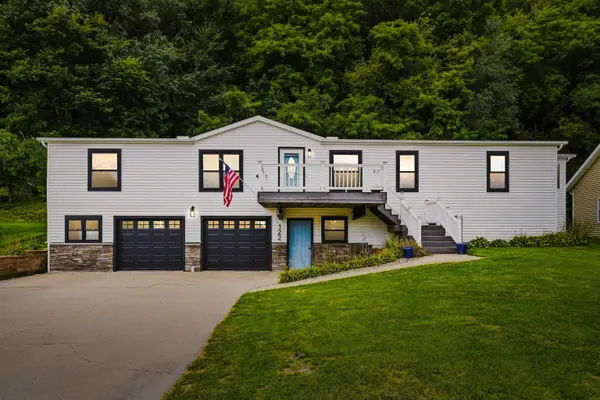122 N Bluff ST, Guttenberg, IA 52052