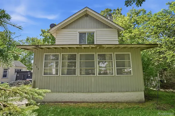 969 Myrtle AVE, Waterford Charter Township, MI 48328