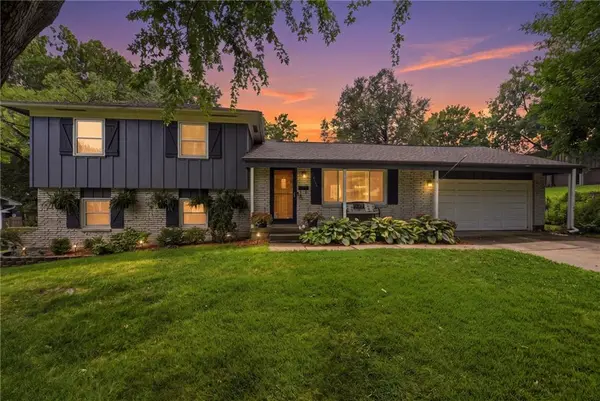 8133 W 93rd ST, Overland Park, KS 66212
