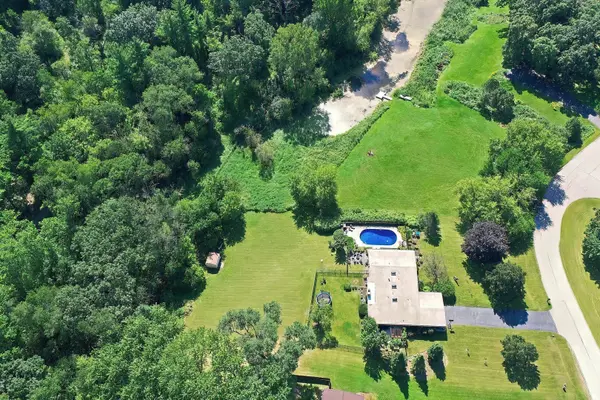 1402 Appaloosa TRL, Mchenry, IL 60051