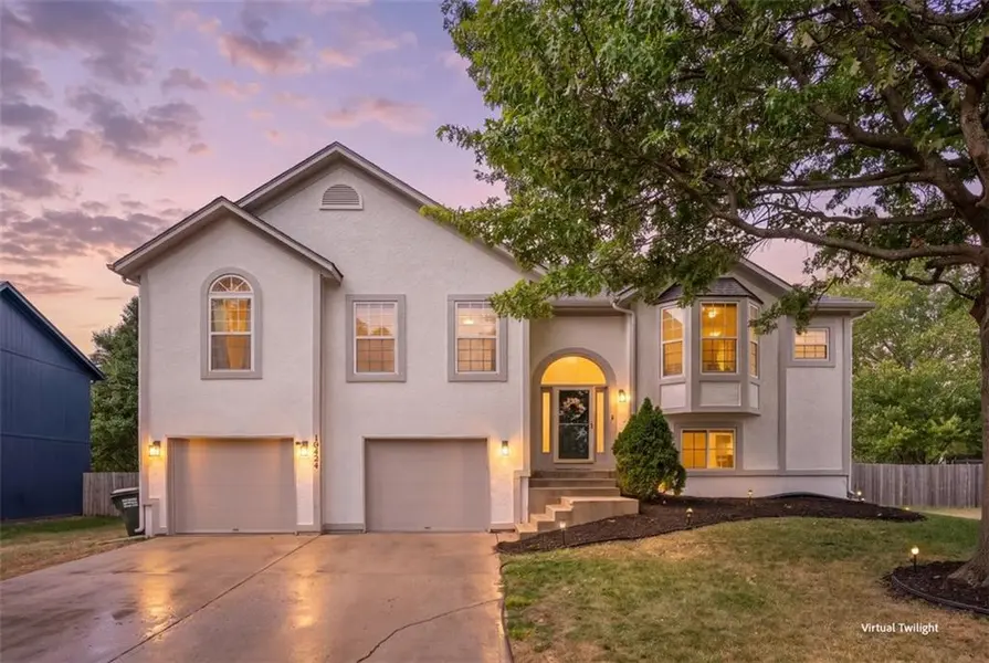 18424 S Juniper ST, Gardner, KS 66030