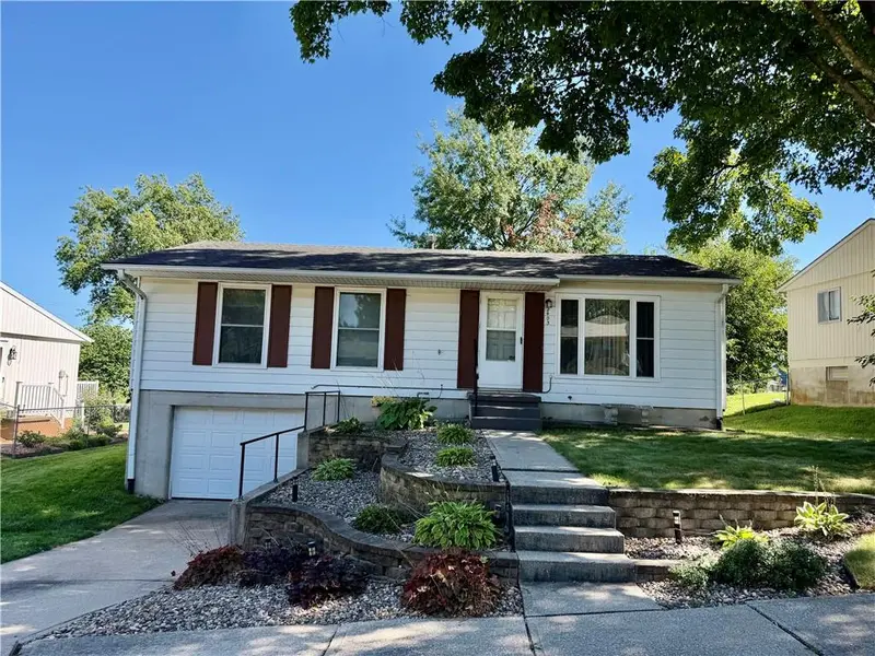 2403 College LN #W, St Joseph, MO 64503