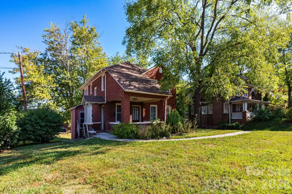 16 Gracelyn RD, Asheville, NC 28804