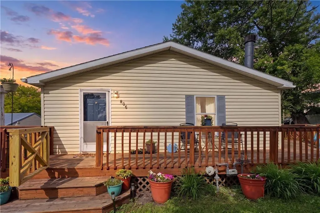 806 West ST, Stewartsville, MO 64490