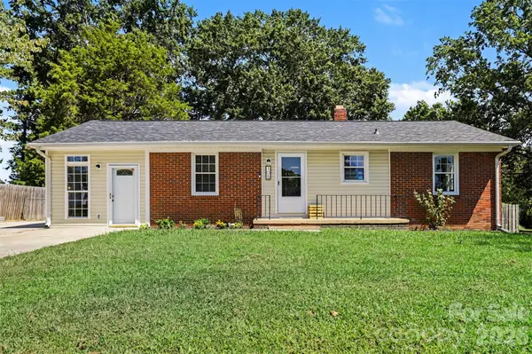 105 Marine DR, Pineville, NC 28134