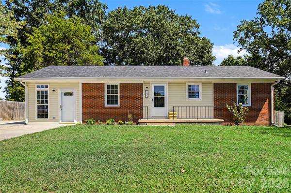 105 Marine DR, Pineville, NC 28134