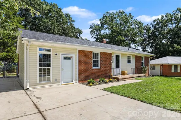 105 Marine DR, Pineville, NC 28134