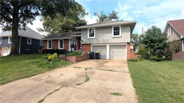 8116 E 96th TER, Kansas City, MO 64134