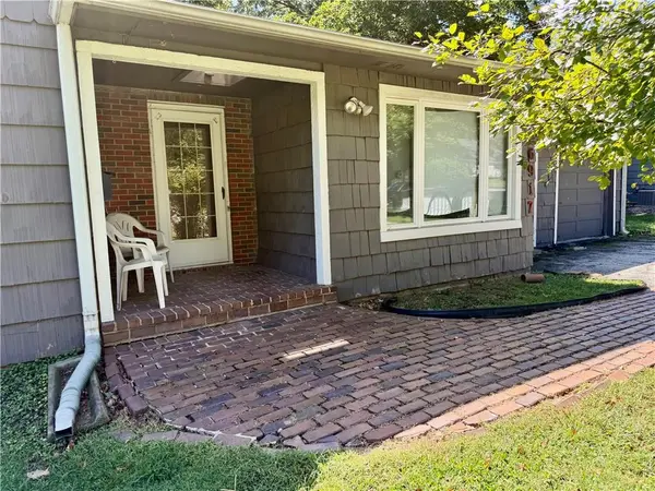 6917 W 69* ST, Overland Park, KS 66204