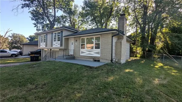 9320 OAKLAND AVE, Kansas City, MO 64138
