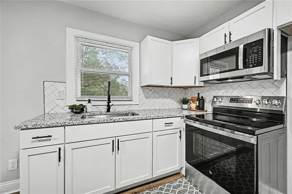 102 O E AVE, Excelsior Springs, MO 64024