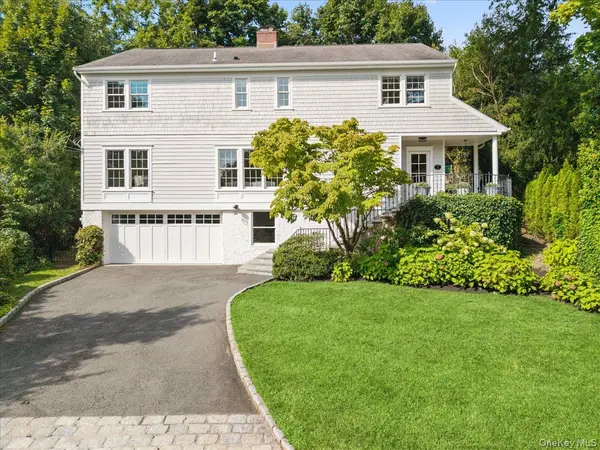 8 Lyons PL, Larchmont, NY 10538