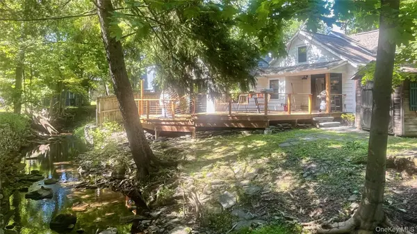 145 Tinker ST, Woodstock, NY 12498