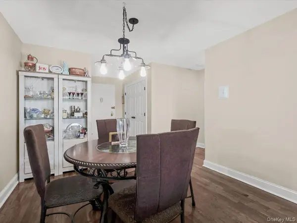 530 Dubois AVE #2C, Valley Stream, NY 11581