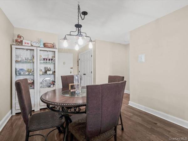 530 Dubois AVE #2C, Valley Stream, NY 11581
