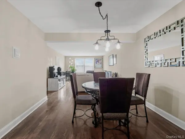 530 Dubois AVE #2C, Valley Stream, NY 11581