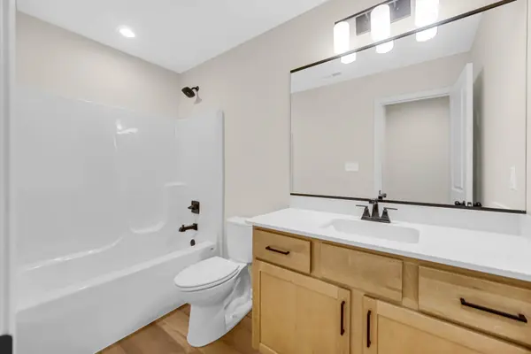 2224 Redwood LN, Chesterton, IN 46304
