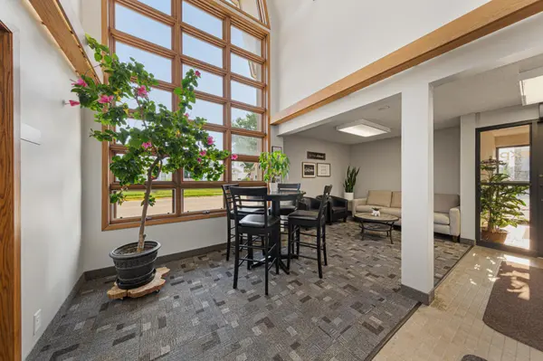 152 E Pearl ST, Owatonna, MN 55060