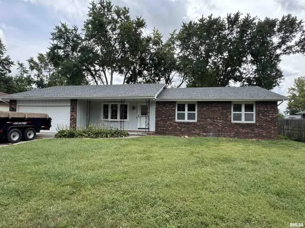 610 EVERGREEN DR, Chatham, IL 62629