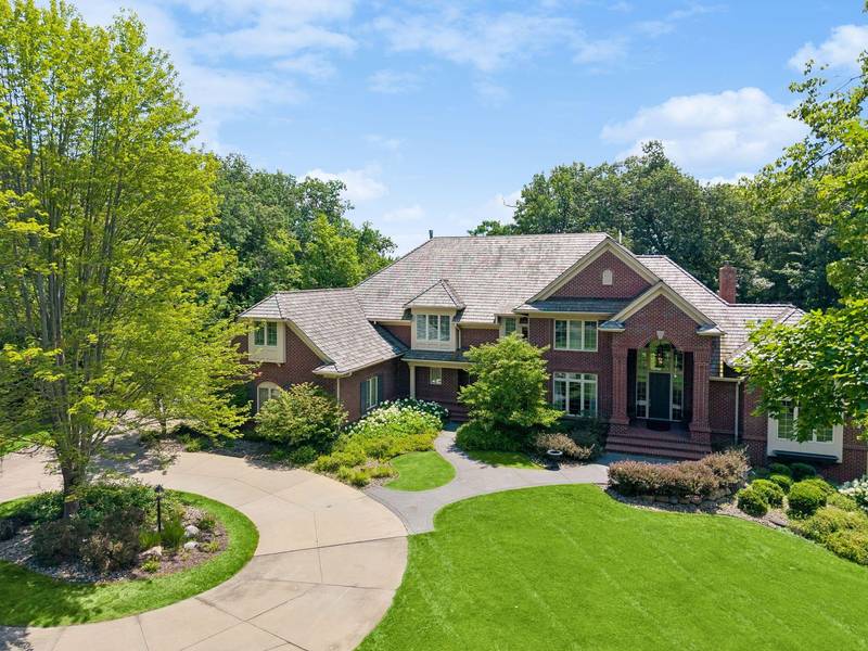 6 Island RD, North Oaks, MN 55127