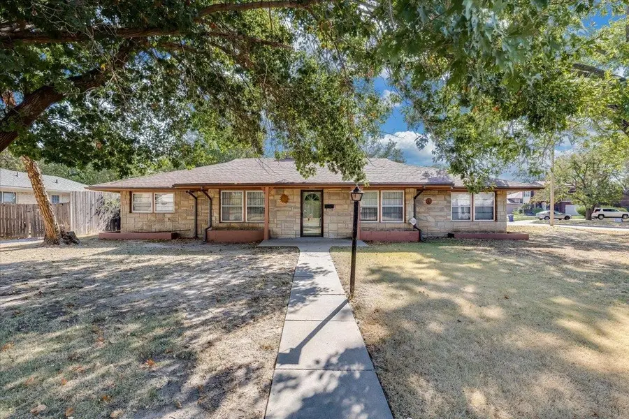 1418 N Pleasant View, Wichita, KS 67203
