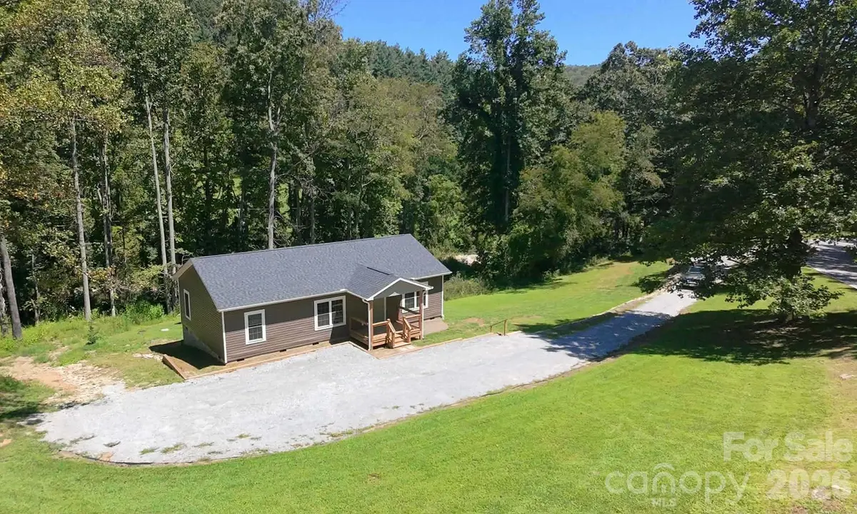 784 Bearwallow Mountain RD, Hendersonville, NC 28792